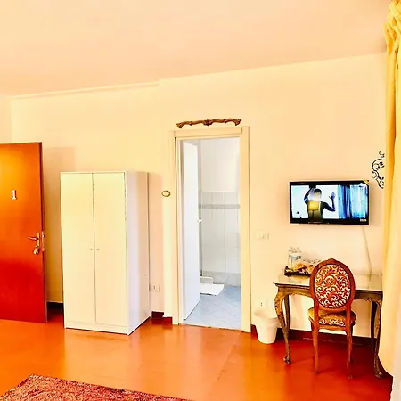 Cisanello Guest house *